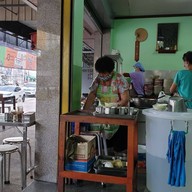 ร่มฉัตร ต้มเลือดหมู