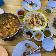 เฟื่องทองฟาร์ม ร้านอาหารเฟื่องทองฟาร์ม