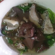 ร่มฉัตร ต้มเลือดหมู