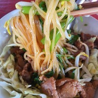 เมนูของร้าน ก๋วยเตี๋ยวน้ำแดงป้านิด