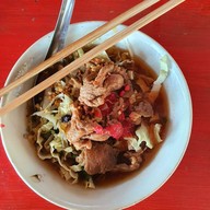 เมนูของร้าน ก๋วยเตี๋ยวน้ำแดงป้านิด
