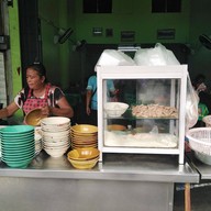 หน้าร้าน ก๋วยเตี๋ยวหางหมูสามชัย