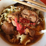 เมนูของร้าน ก๋วยเตี๋ยวน้ำแดงป้านิด