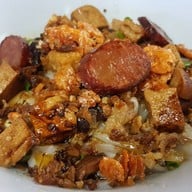 วโรชา (เต็ง) ก๋วยเตี๋ยวลูกชิ้นปลา