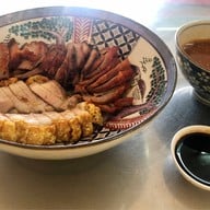 เมนูของร้าน ฟู่ บะหมี่ปู เกี๊ยวกุ้ง หมูแดง หมูกรอบ รัชดาภิเษก-ท่าพระ