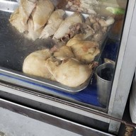 หน้าร้าน ข้าวมันไก่ ข้างโรงเจ บ้านบึง