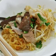เมนูของร้าน ก๋วยเตี๋ยวเป็ดพะโล้ ติด สน.พลับพลาชัย