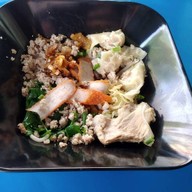 ก๋วยเตี๋ยวตำลึง