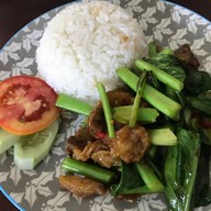 เฮียปุ้ยพุงพลุ้ย