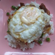 ติ๋วอาหารตามสั่ง กำแพงดิน เชียงใหม่