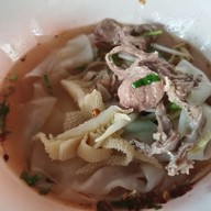 เมนูของร้าน ก๋วยเตี๋ยวเรือเจ๊นา
