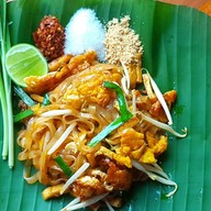 แม่สำรวยผัดไทย