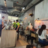 หมูทอดเจ๊จง เอฟวายไอ เซ็นเตอร์ (FYI Center)