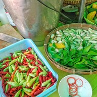 บรรยากาศ ส้มตำทอด เจ๊นาง