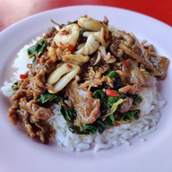 เมนูของร้าน ใบกระเพรา อาหารตามสั่ง