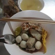 เตี๋ยวตู้ไม้บ้านแซ่