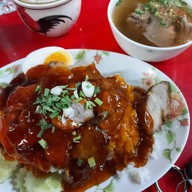 เมนูของร้าน บะหมี่เกี๊ยวต้นตำรับ&ก๋วยเตี๋ยวเนื้อน้ำตก ข้างเซเว่นอิคคิวซัง -