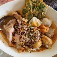 ก๋วยเตี๋ยวลูกชิ้นแคะ 1