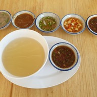 หมูสามทรง ริมปิง นวรัฐ