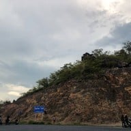 ทุ่งหญ้าสีทอง เขาหล่น นครนายก