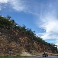 ทุ่งหญ้าสีทอง เขาหล่น นครนายก