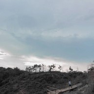 ทุ่งหญ้าสีทอง เขาหล่น นครนายก