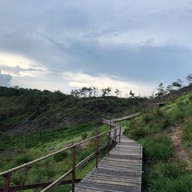 ทุ่งหญ้าสีทอง เขาหล่น นครนายก