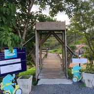 ทุ่งหญ้าสีทอง เขาหล่น นครนายก