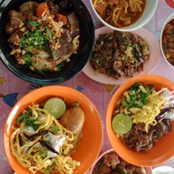 อาหารเหนือ จันทร์หุ่น ตลาดจันทร์หุ่น