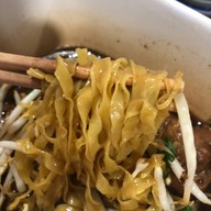 เมนูของร้าน ก๋วยเตี๋ยวไก่เจ๊แดง เซ็นทรัลลาดพร้าว