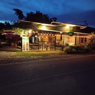 หน้าร้าน ครัวลงพุง เกาะลอย