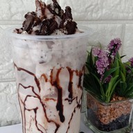 ร้านช่อลดา กาแฟสด-ชานมไข่มุก (ป้ายรถเมลล์ริมทางรถไฟ  แอร์พอตลิงค์ลาดกระบัง)