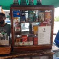 หน้าร้าน รมย์สราญกาแฟ (Rome Cafe)
