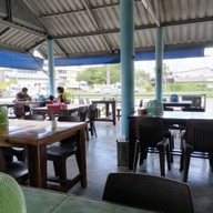 บรรยากาศ ร้านข้าวขาหมูศรีนวล