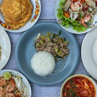 อาหารตามสั่งเจ๊หน่อย อร่อยยกนิ้ว