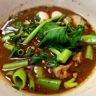 เมนูของร้าน ก๋วยเตี๋ยวเรือน้าชู ตลาดหลังกระทรวงการคลัง