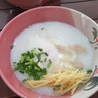 เมนูของร้าน โจ๊ก ต้มเลือดหมู (ผักจิงจูฉ่าย) ไ่ข่ระทะ ปากซอย สวนสยาม 1