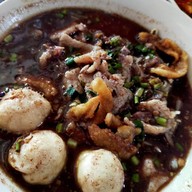 เส้นใหญ่