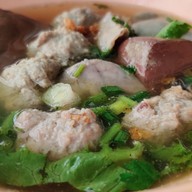 เมนูของร้าน เจ๊ตุ๋ย ต้มเลือดหมู ซอยพหลโยธิน1