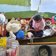 บรรยากาศ อ้วนข้าวหมูแดง