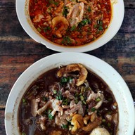 เส้นใหญ่