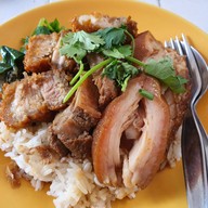 เมนูของร้าน แม่ตุ๊ ข้าวขาหมู​ ก๋วยจั๊บน้ำข้น​ เชลล์ชวนชิม