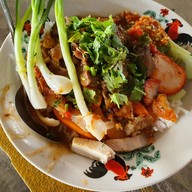 เมนูของร้าน อ้วนข้าวหมูแดง