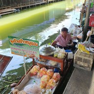 หน้าร้าน อ้วนข้าวหมูแดง