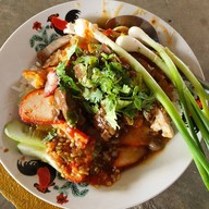 เมนูของร้าน อ้วนข้าวหมูแดง