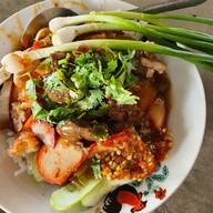 เมนูของร้าน อ้วนข้าวหมูแดง