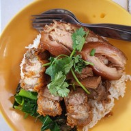 เมนูของร้าน แม่ตุ๊ ข้าวขาหมู​ ก๋วยจั๊บน้ำข้น​ เชลล์ชวนชิม
