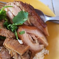 เมนูของร้าน แม่ตุ๊ ข้าวขาหมู​ ก๋วยจั๊บน้ำข้น​ เชลล์ชวนชิม