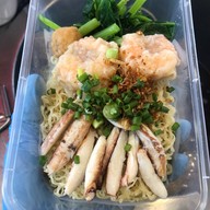 เมนูของร้าน ฟู่ บะหมี่ปู เกี๊ยวกุ้ง หมูแดง หมูกรอบ รัชดาภิเษก-ท่าพระ