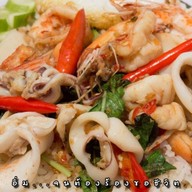 อาม่ากะเพราถาดโคตรอิ่ม @บางกรวย